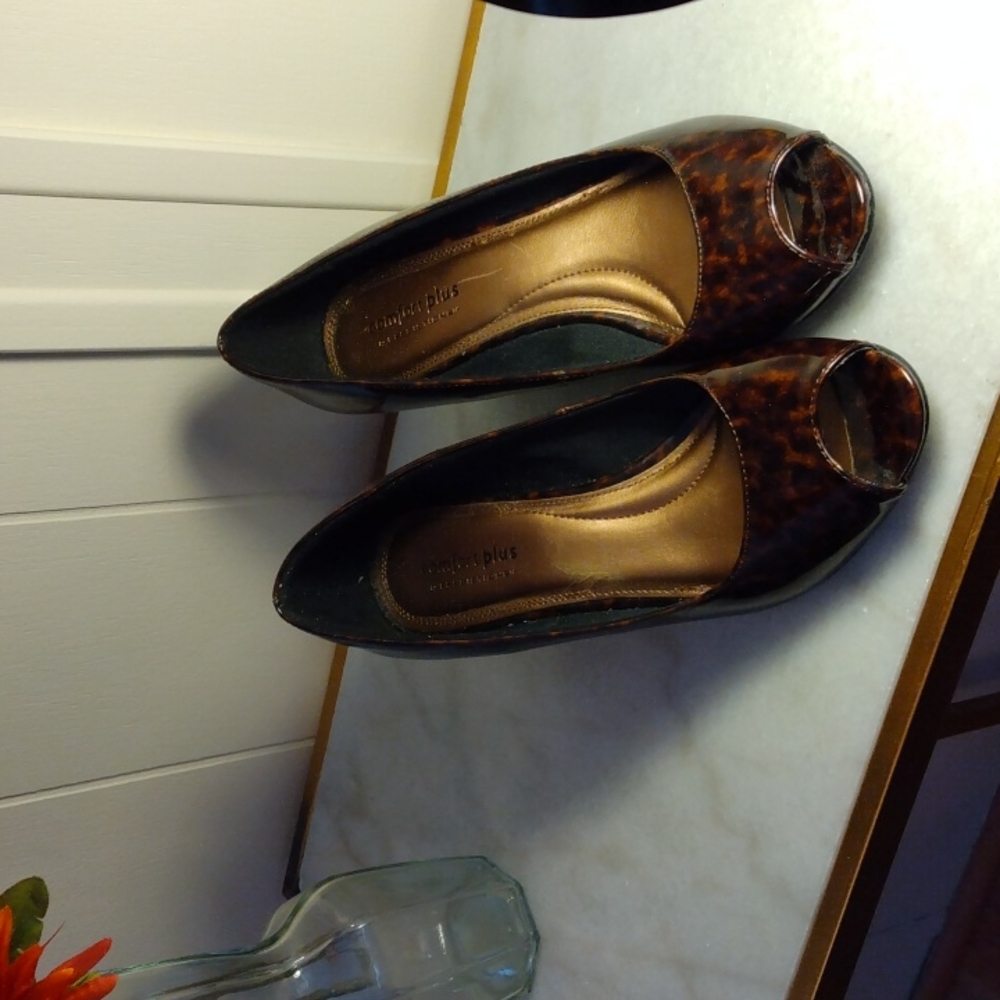 NWOB  comfort plus Tortoise & Black Patent